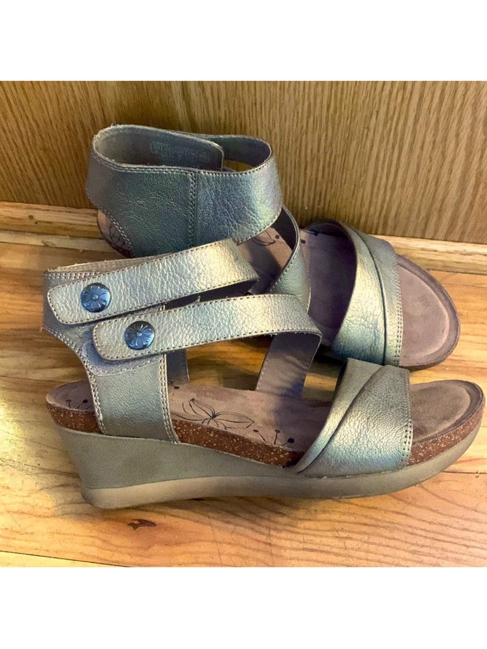 Rockport Cobb Hill Size 6 asymmetry metallic leather strap comfort sandals EUC